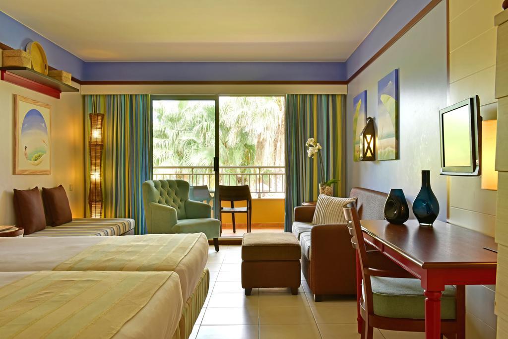Family Room (2 Adults + 1 Child)